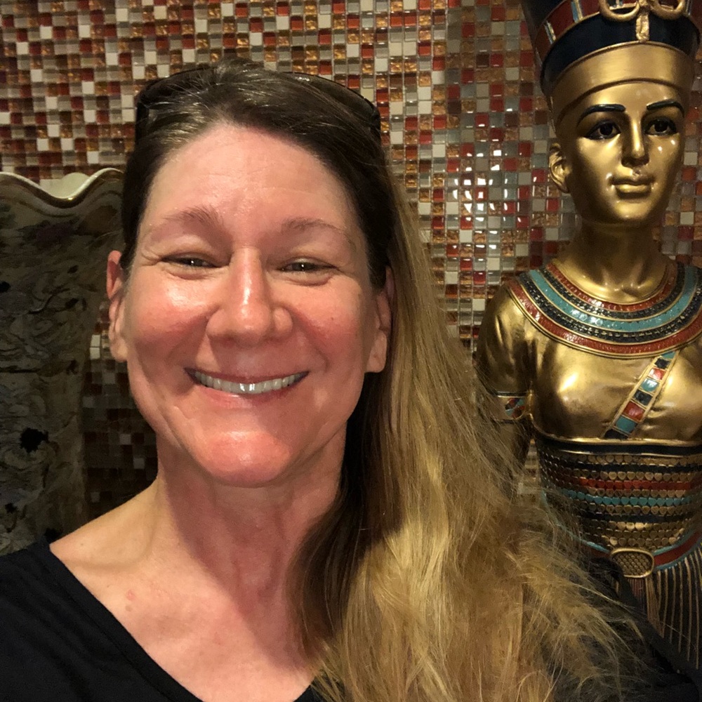 Posher Shannon. Fashion 1st! I Build gift baskets!